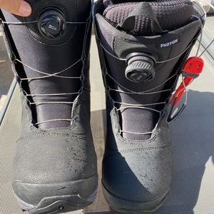Snowboard boots